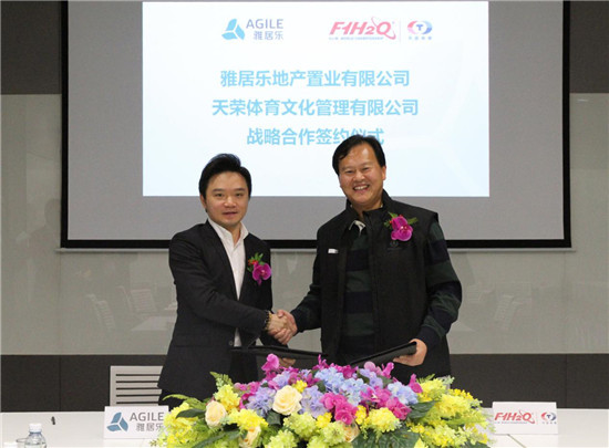 ▲ 开云棋牌注册就送
地产集团副总裁兼产业地产负责人阮家声(左)与天荣集团董事局主席李浩杰(右)签约成功 ▲ 开云棋牌注册就送
地产集团副总裁兼产业地产负责人阮家声(左)与天荣集团董事局主席李浩杰(右)签约成功