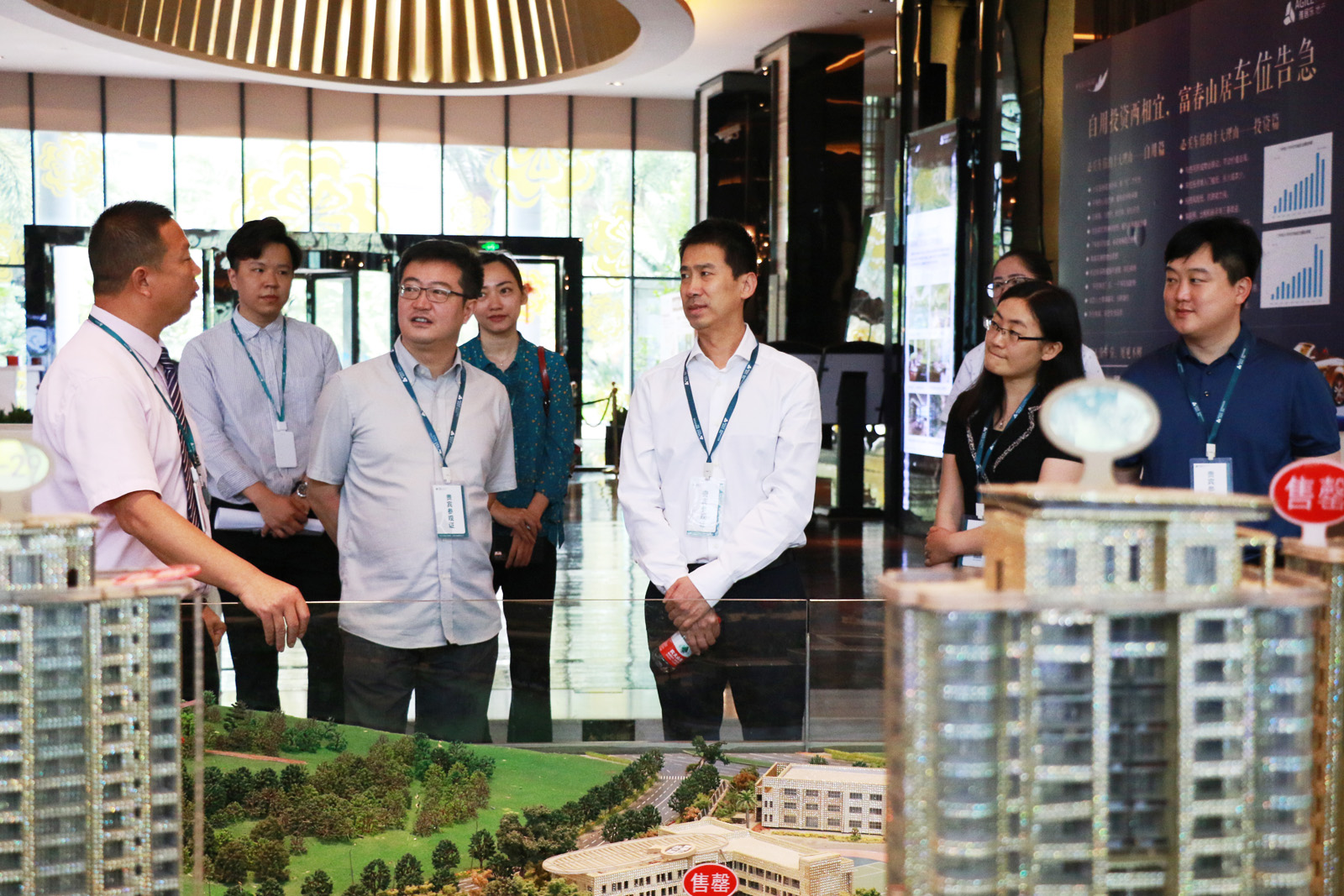 中国建设报社一行参观开云棋牌注册就送富春山居销售中心.jpg