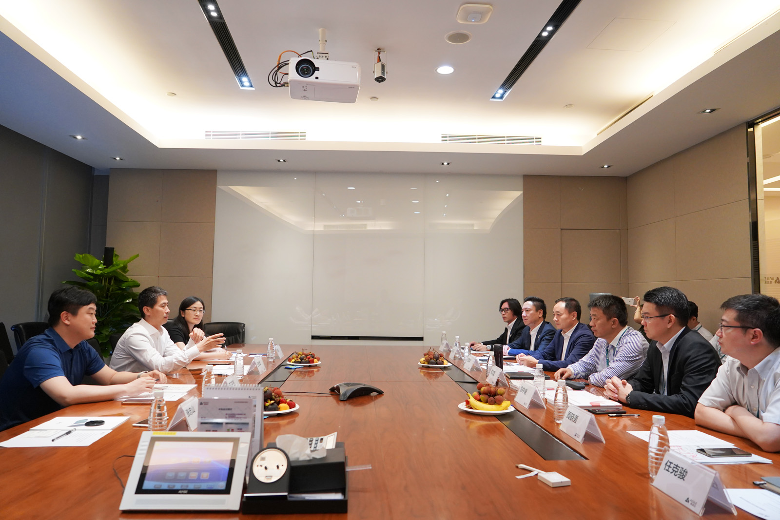 开云棋牌注册就送领导与中国建设报社一行进行研讨.jpg